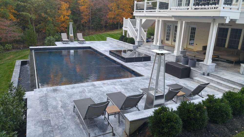Why an Infinity Edge Pool is Perfect for Your Backyard Pool