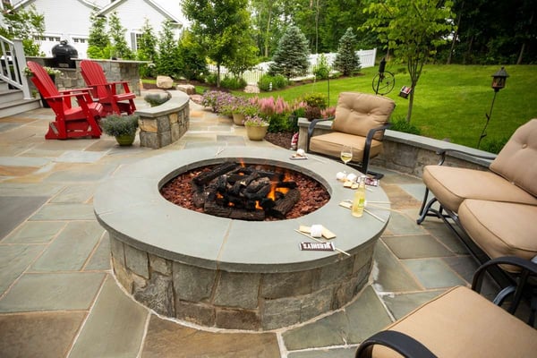 Fire Pits & Outdoor Fireplaces: 5 Tips for Your Patio or Landscape ...